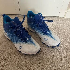 Youth Under Armor Locked Down Football Cleats Size 7.5